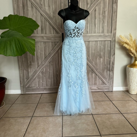 Prom Dress - Picture 1 of 7